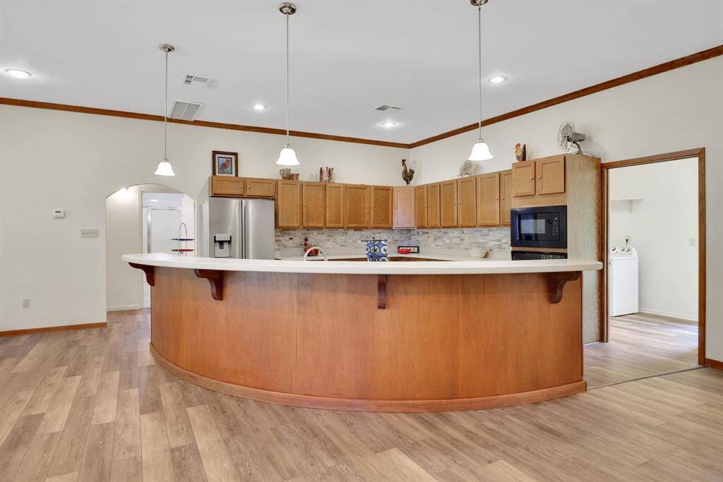 Make use of the breakfast bar for casual dining or entertaining