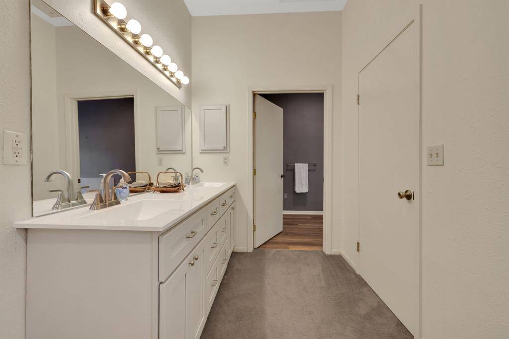 There are dual sinks and a walk in closet