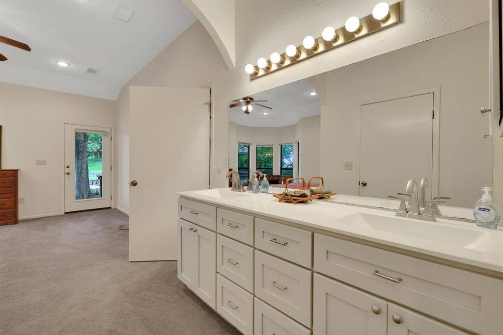 Dual sinks and cabinet storage