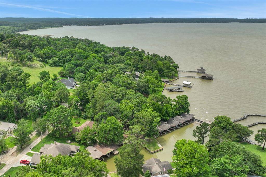 Right on beautiful Lake Livingston!