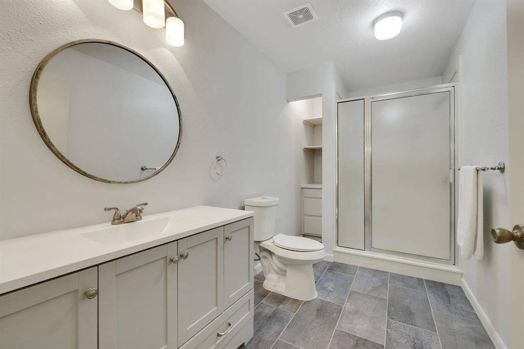 Full guest bathroom with shower