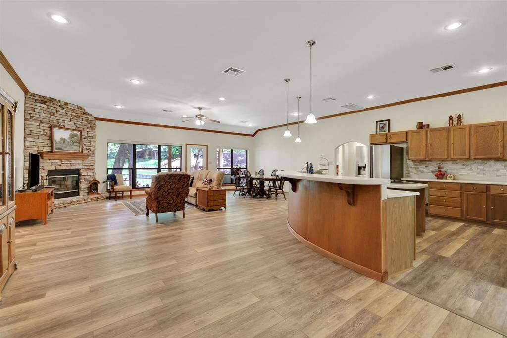 Walk in through the front door to the spacious and open concept living, kitchen and dining area