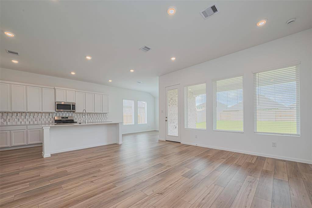 Open concept great for entertaining.