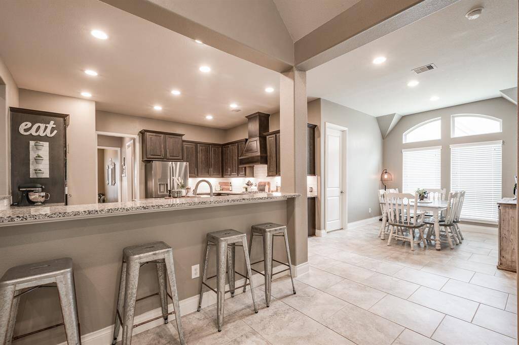 Breakfast bar