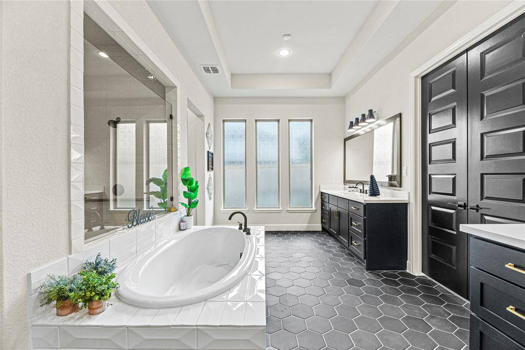 So much natural light provided by these large frosted windows.
