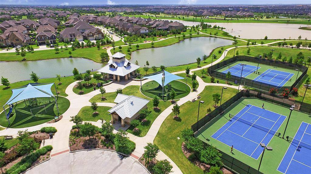 Enjoy all the incredible amenities Bridgeland has to offer!