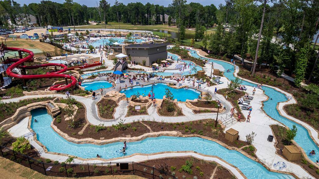 Make a splash at Discovery Cove—the brand-new resort-style pool in The Highlands. Featuring waterslides, splash zones, and plenty of lounge space, it’s the ultimate destination for fun and relaxation.