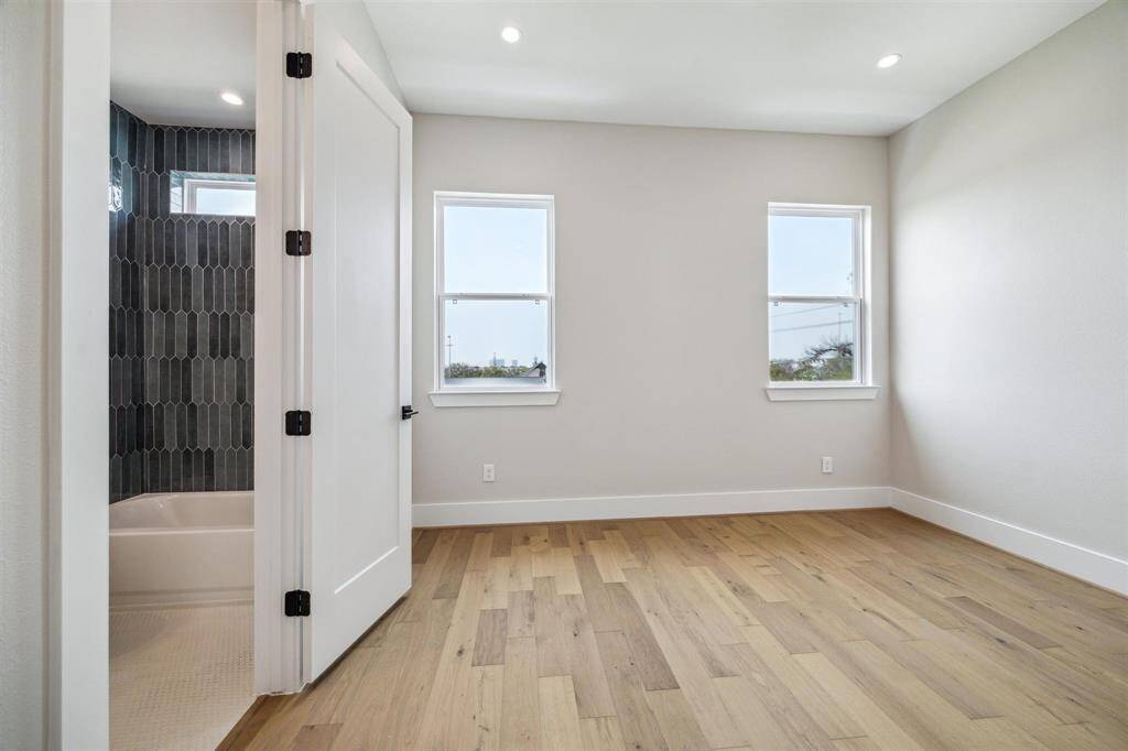 Wow! Keep your wardrobe and accessories organized in this expansive closet!