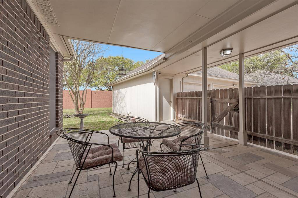 It's al-fresco season! Gather around the patio table for burgers and dogs hot off the grill or simply enjoy a glass of wine and watch the sunset on your relaxing tiled patio. Add some outdoor string lights and the party continues.