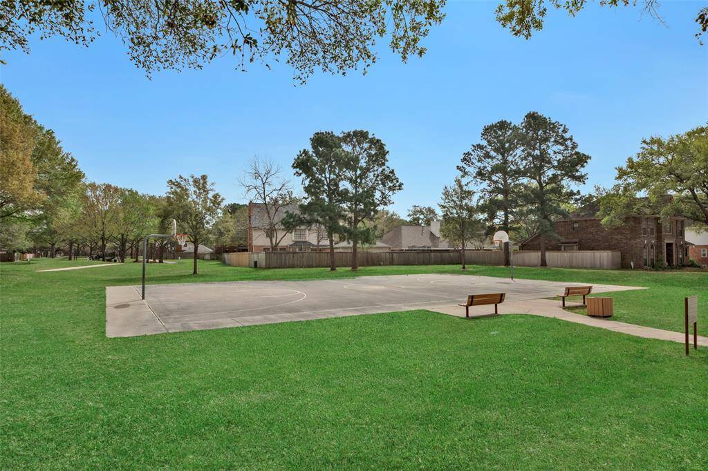 And next to the pool is a basketball court ideal for a game of pick up! These are just a few of the amenities you'll enjoy in Greenway Village at Cinco Ranch.