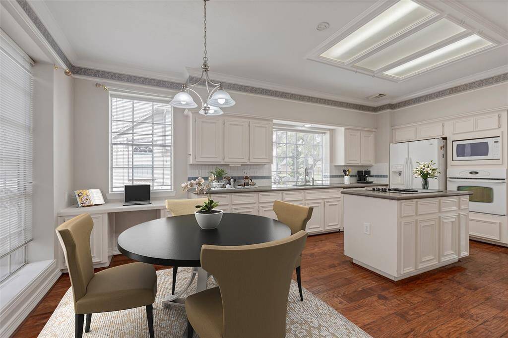 A virtually staged Kitchen view opens your imagination to what your furniture and accessories might look like.