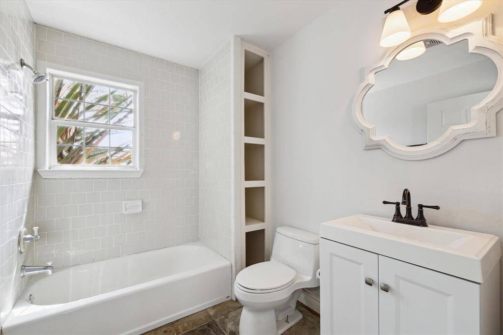 Garage Apartment bath