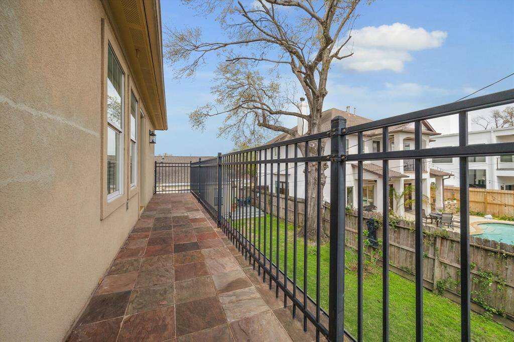 Garage Apartment Balcony overlooks backyard.
