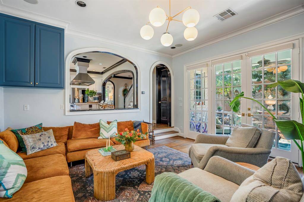 Cozy yet spacious, this room offers a perfect balance of comfort and functionality.