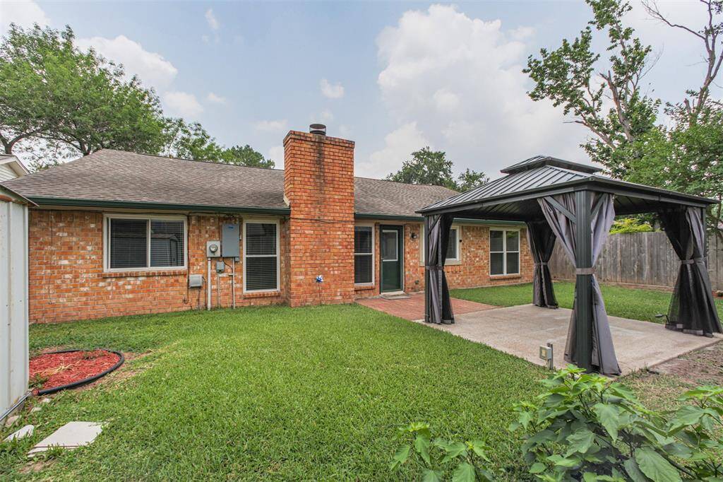 Brick on all 4 sides of your house!