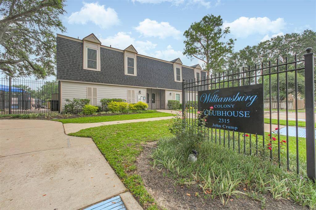 A quick walk up the street and you'll be at the clubhouse, pool, tennis/pickle ball courts!