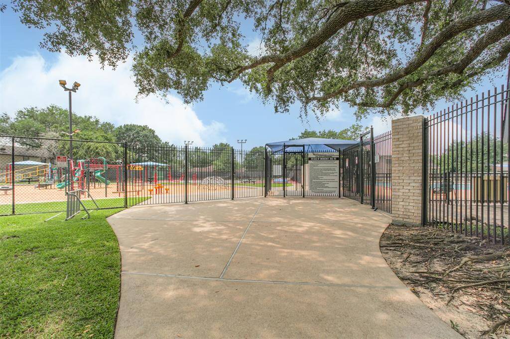 Great amenities in this community.
