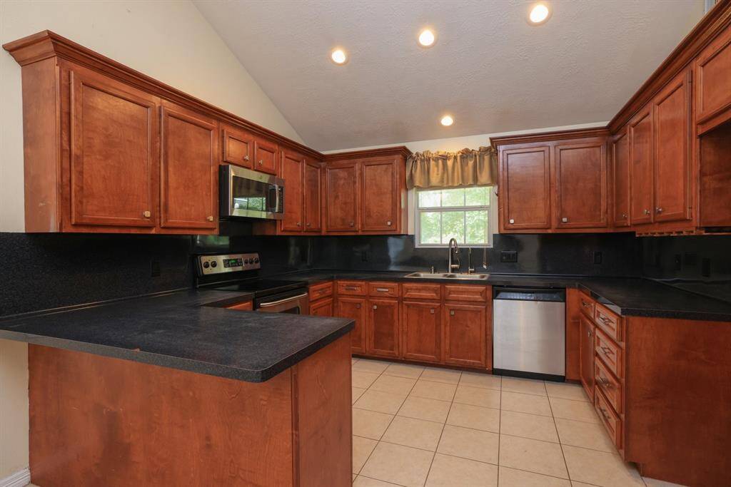 Another view of this wonderful kitchen!