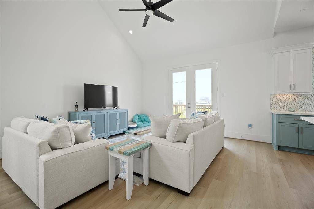 Large living space off of the kitchen