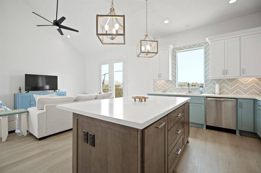 Large Island with additional storage and room for barstools and beautiful window