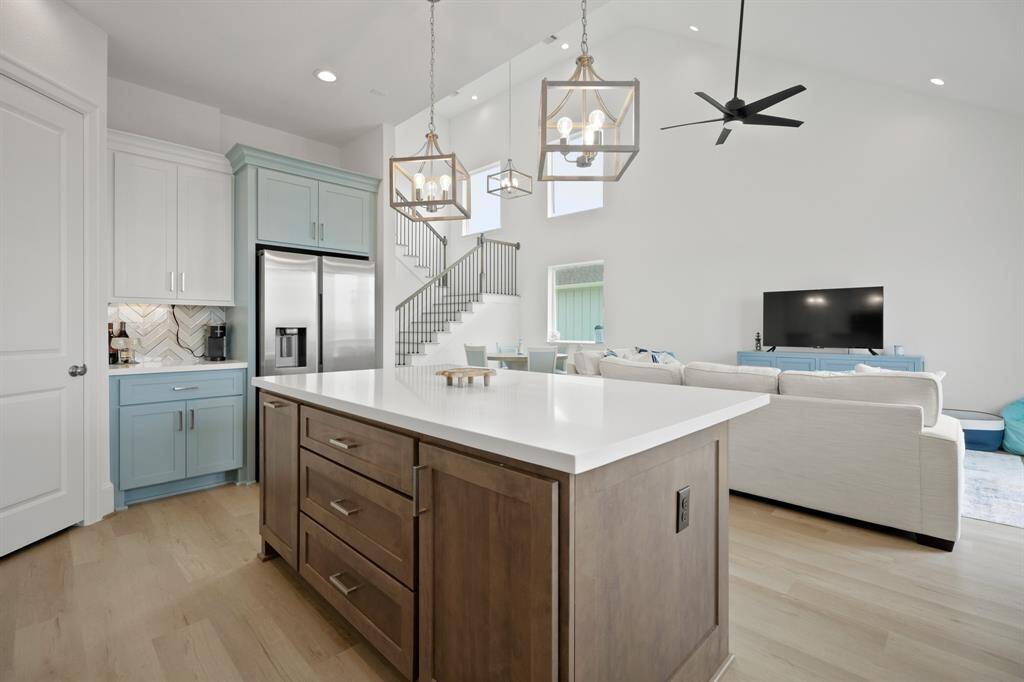 Large Island with additional storage and room for barstools