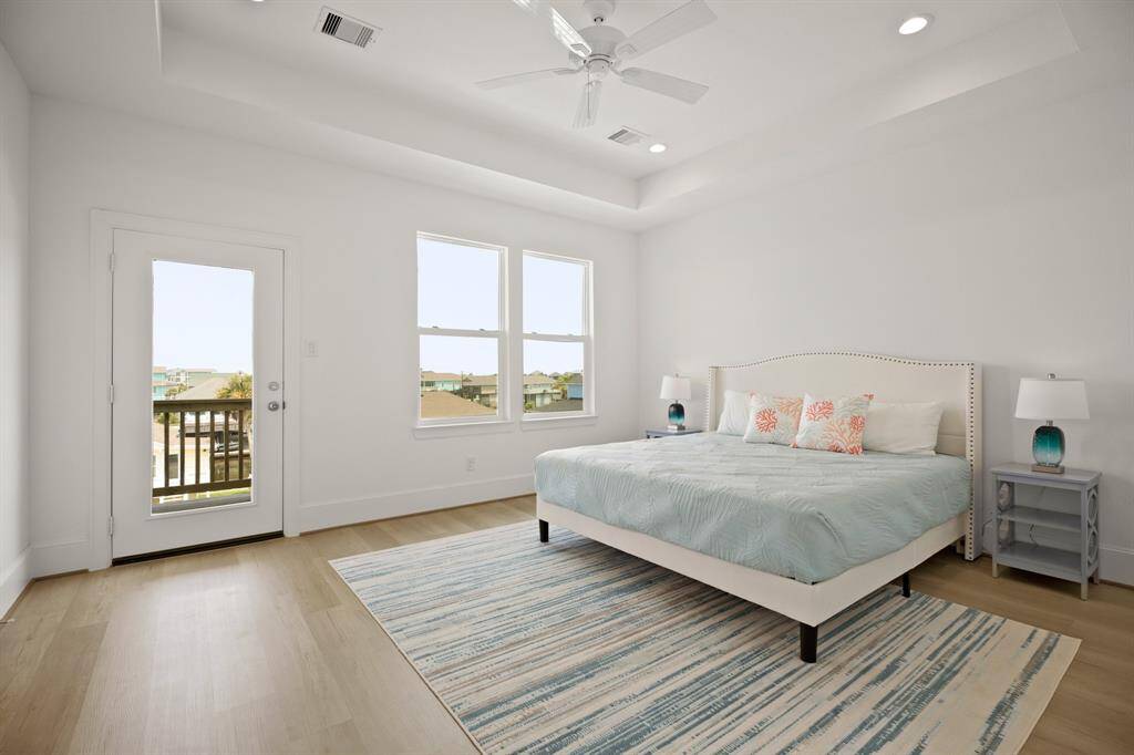 Owner's suite and private balcony on the 2nd level