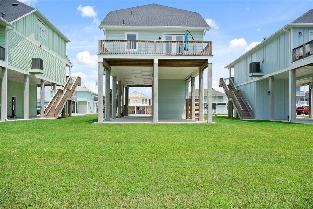 Back of the home with lots of greenspace that can be fenced in