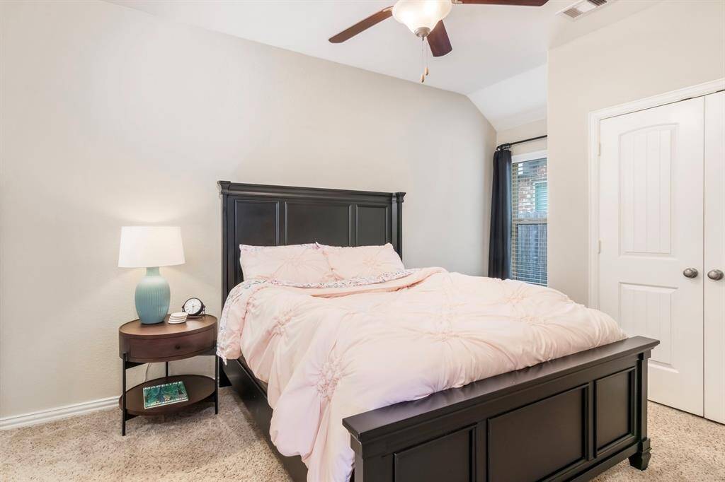 Secondary bedroom