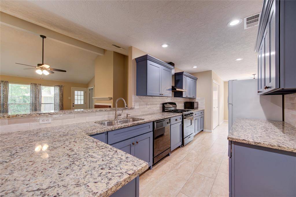 Fully updated kitchen with beautiful cabinets and granite counters!