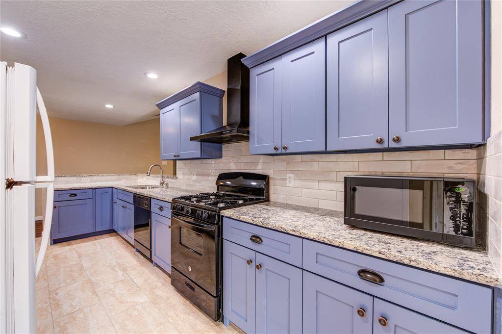 Plenty of storage and prep space!