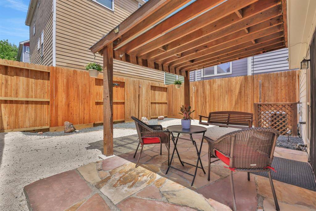 The depth and layout of the backyard