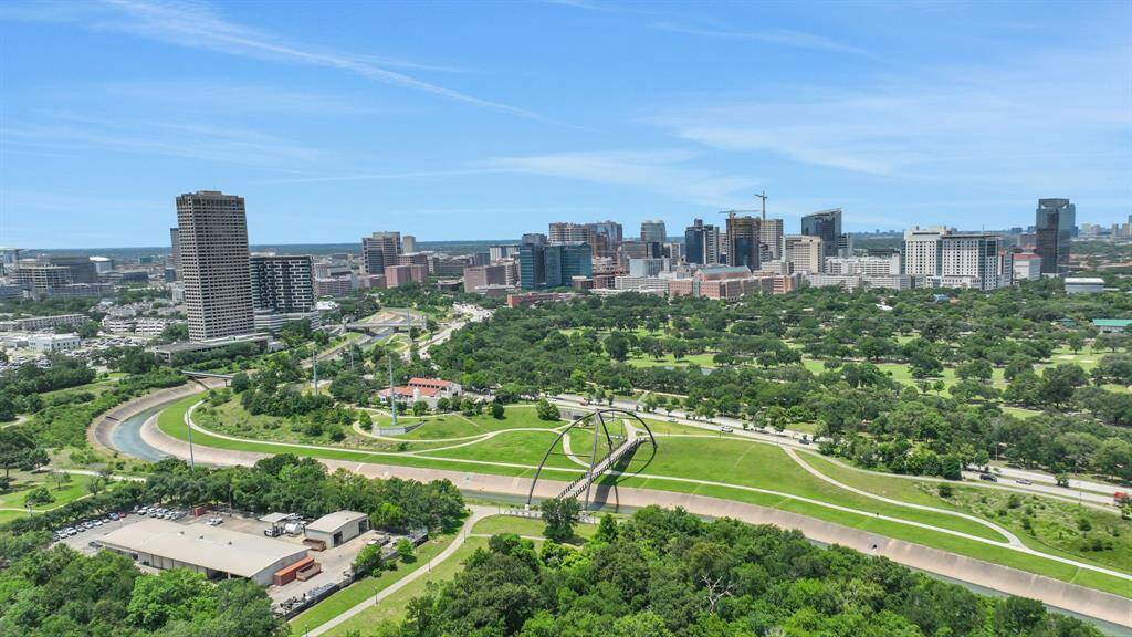 Scenic view showcasing peaceful trails (Braes bayou) and green spaces just minutes away from your front door