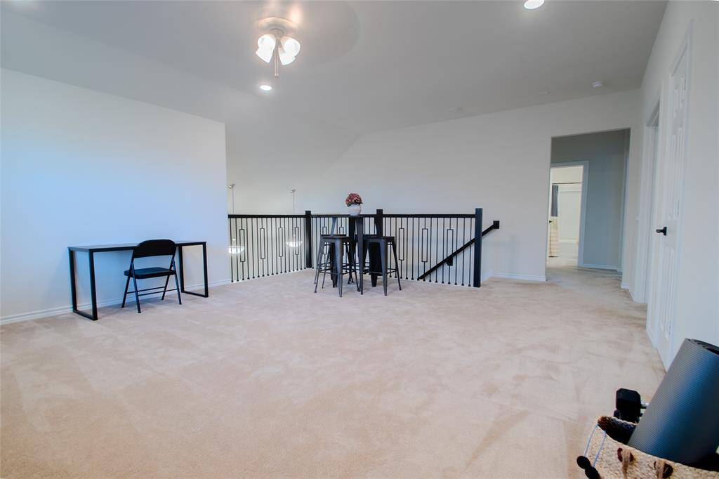 Upstairs Loft 18x16