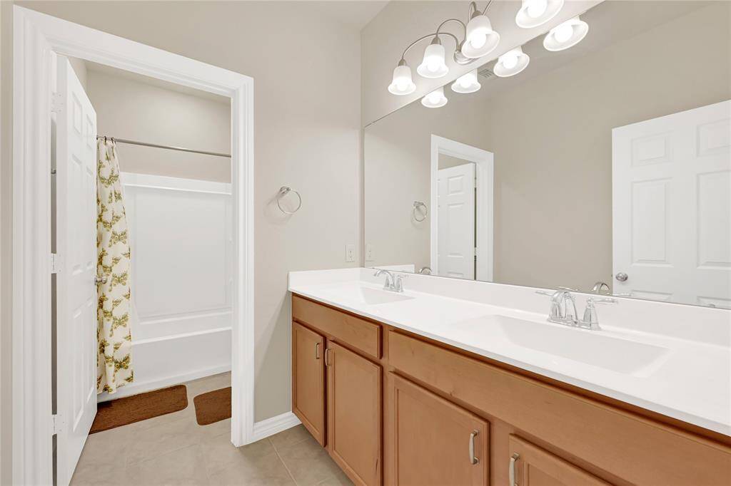 Full Fourth Bath – Dual sinks for added convenience