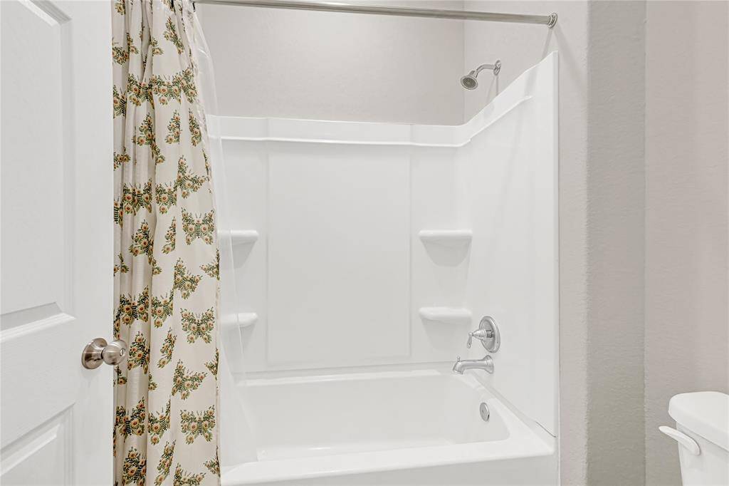 Full Fourth Bath – Dual sinks for added convenience