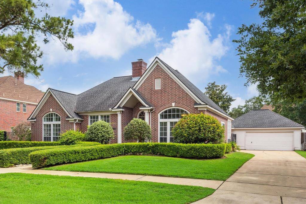 Nestled in the heart of Pin Oak Village, this beautifully maintained home sits on a quiet, tree-lined cul-de-sac in one of Katy’s most established and sought-after neighborhoods.