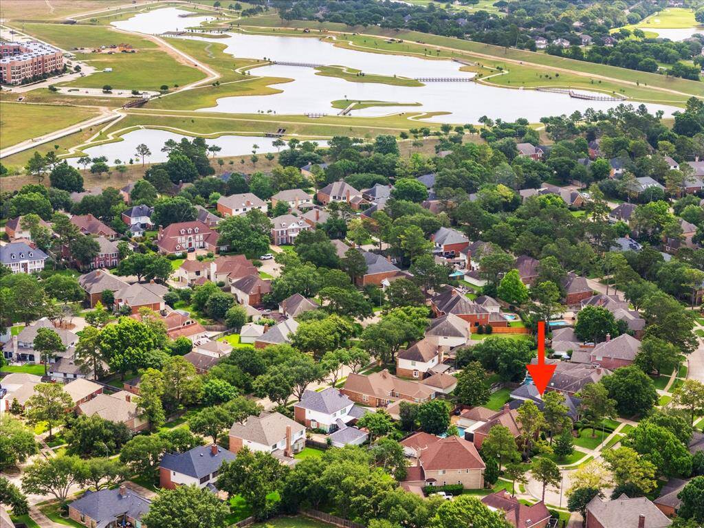 Pin Oak Village is near the up and coming Katy Boardwalk district. Lots of shopping, restaurants and entertainment nearby!