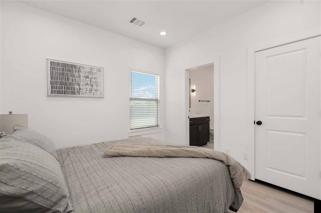 Secondary bedroom -Third floor
