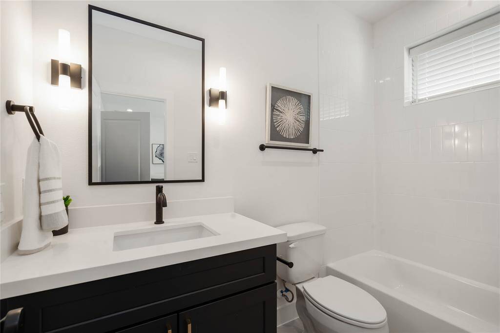Full bathroom-Third floor