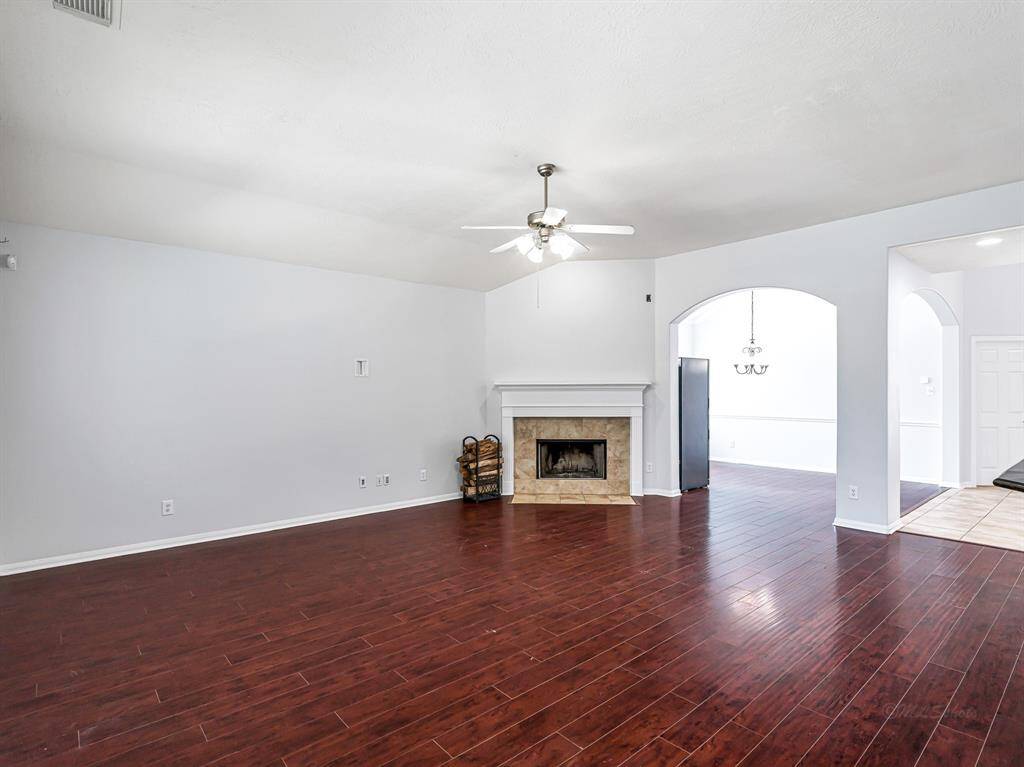 Family room into dinning room
