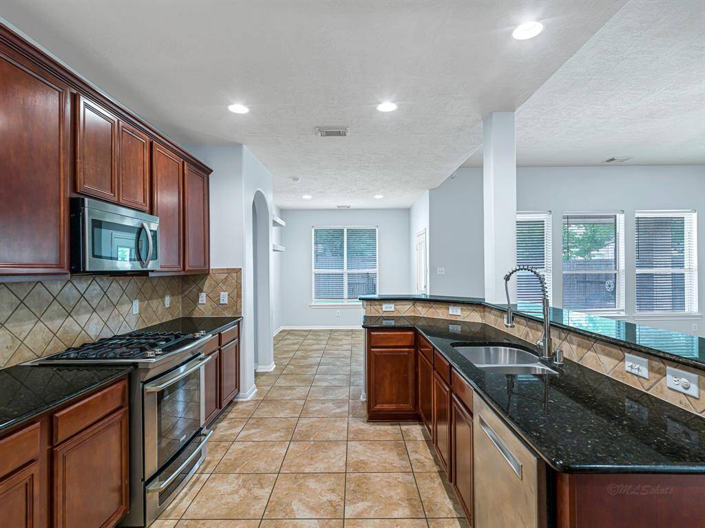Kitchen into breakfast room