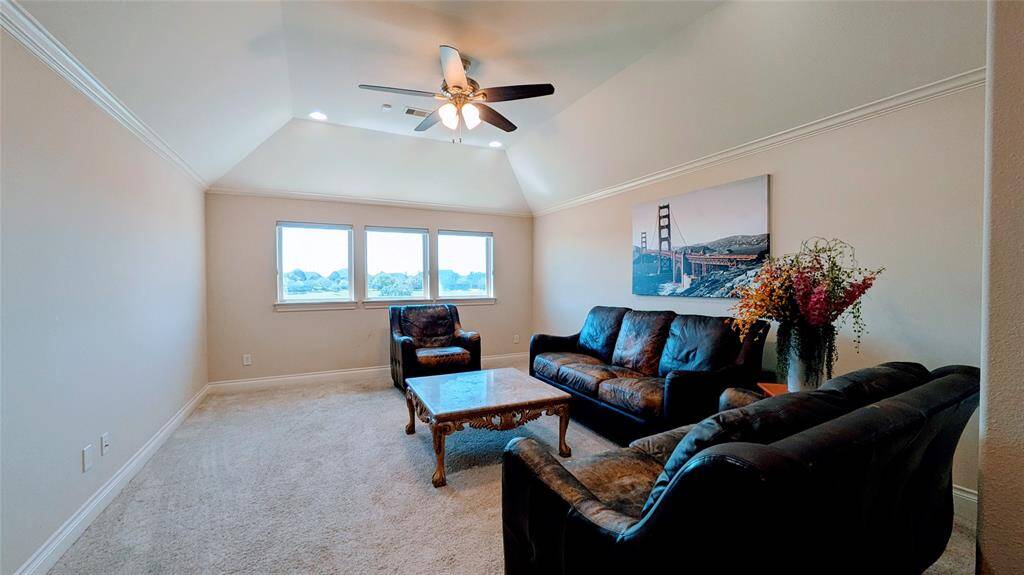 Large gameroom upstairs