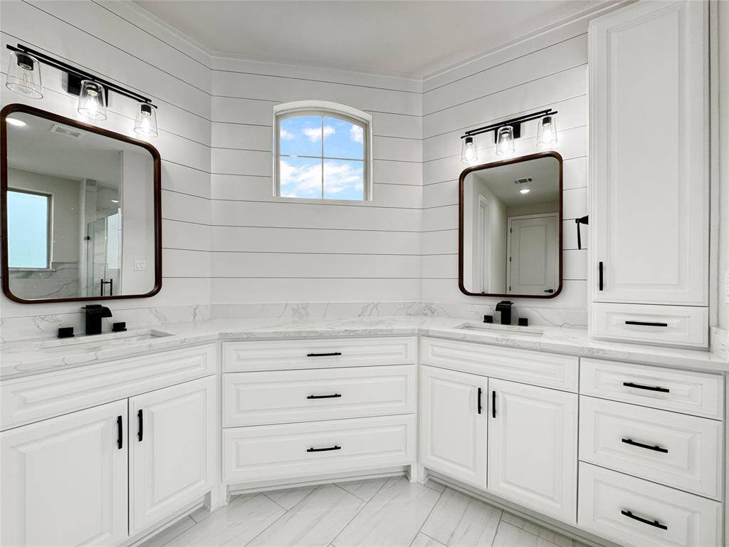 Simlar Master Bedroom ina Home Built by TX Best Home Builders