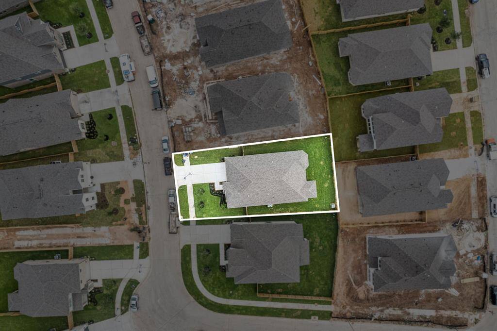 Amazing aerial shot of this gorgeous Meritage home situated on a spacious lot on a quiet street in the Kingdom Heights community. Lush landscaping, well manicured front lawn and a wonderful covered back patio setup.