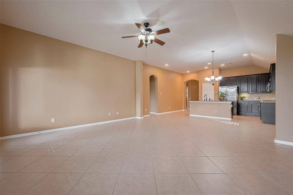 Wide open space fpr large family gatherings in the kitchen family combo