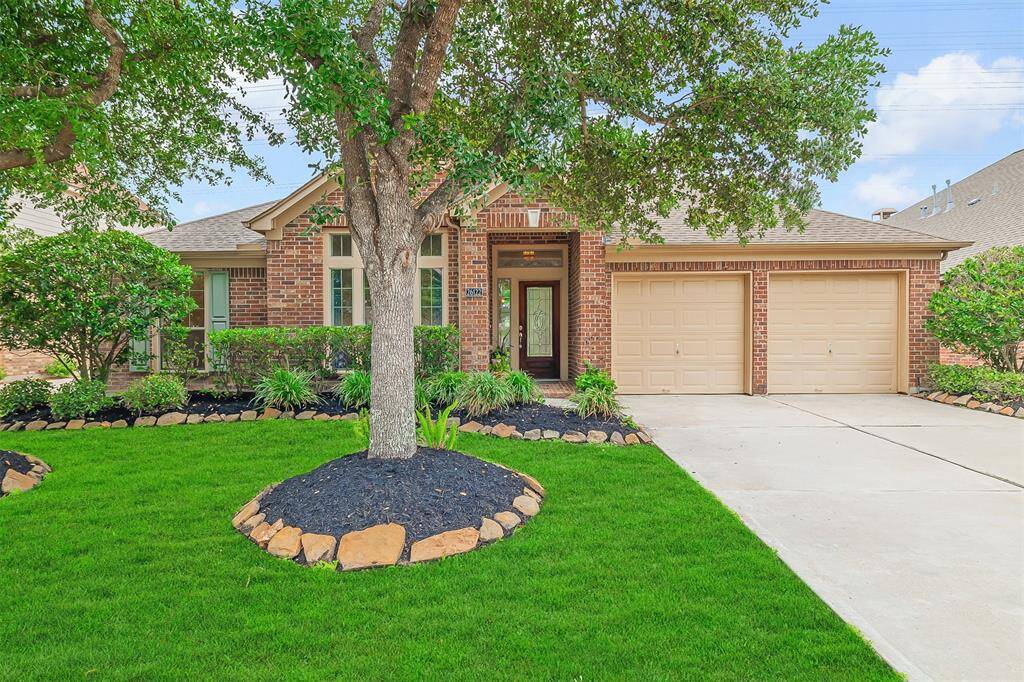 Gorgeous Perry built 4 bedroom home located in Cinco Ranch with no back neighbors.