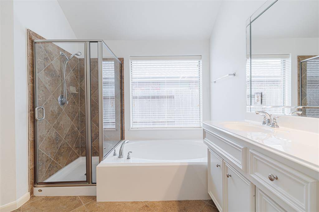 Another view of the primary bath.