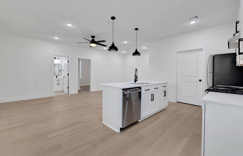 Brand New luxury apartment with high end finishes throughout