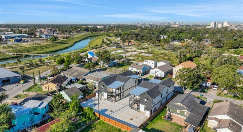 5 miles from downtown, UH and easy access to major highways