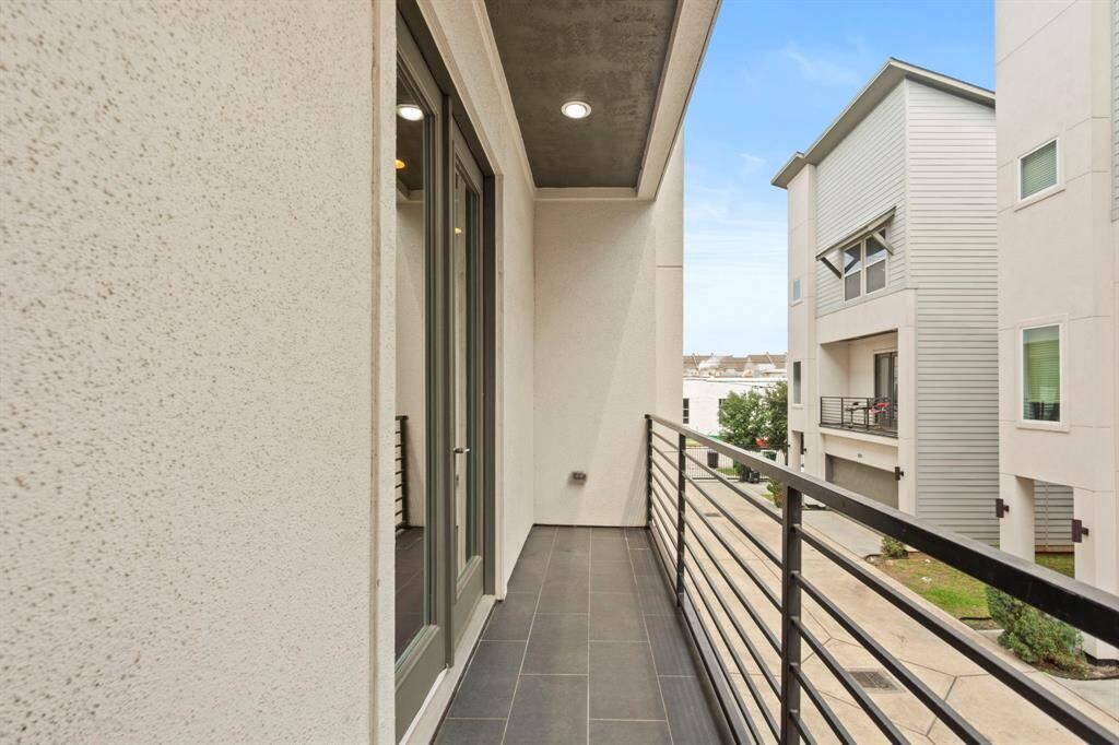 Second floor balcony perfect for relaxing!